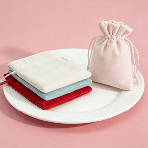 Petits sacs <span class=keywords><strong>en</strong></span> velours personnalisés, pochettes <span class=keywords><strong>en</strong></span> <span class=keywords><strong>tissu</strong></span> rose <span class=keywords><strong>pour</strong></span> montres, écouteurs, sacs cadeaux à cordon, luxe - Product Image 1