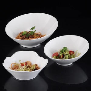 Tazón grande de melamina imitación porcelana con borde inclinado, apto para uso en restaurantes y comercios, tazón creativo para ensaladas - Product Image 1