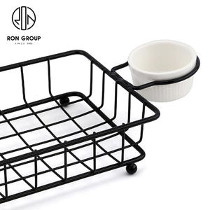 Per friggere cestini per pane Chipschicken vendita in fabbrica filo metallico cestino a forma di barca <span class=keywords><strong>nero</strong></span> con un portabicchieri per salsa per cucina - Product Image 3