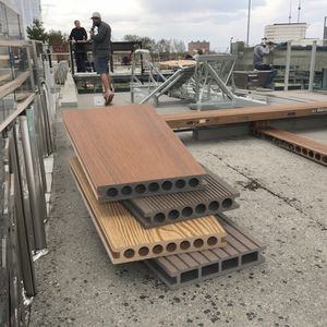 Современный дизайн, деревянный пластиковый композитный водонепроницаемый уличный садовый настил с твердой балкой из дерева - Product Image 1