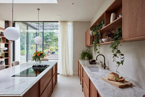 Armoires de cuisine modernes en bois naturel bicolore Vermont Custom avec îlot <span class=keywords><strong>central</strong></span> en <span class=keywords><strong>marbre</strong></span> et étagère ouverte en bois pour villa - Product Image 4
