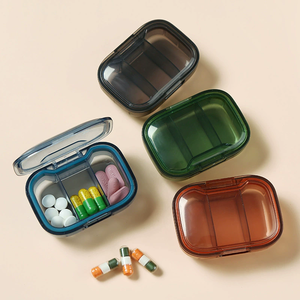 Mini pastillero de plástico portátil de gran venta, organizador de Medicina de viaje diario de 3 compartimentos para organizar medicamentos en movimiento - Product Image 1