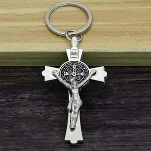 Venta al por mayor San Benito Cruz Llavero Cristiano Católico Crucifijo Medalla Llavero Jerusalén Encanto Metal Navidad Artesanía Regalos - Product Image 1