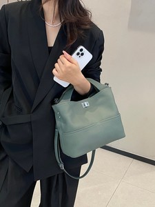 Sacs à bandoulière en cuir véritable imperméables pour femmes, avec doublure en polyester, sacs à main souples en cuir de vachette, vente en gros - Product Image 4