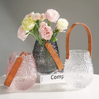 Vase en verre gaufré en forme de sac à main avec poignée en cuir marron, vase rond pour fleurs fraîches, branches séchées, décoration de table pour la maison