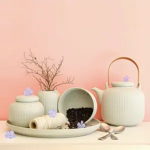 潮州供应热销日本茶餐厅米黄色哑光设计陶瓷咖啡茶壶带木柄