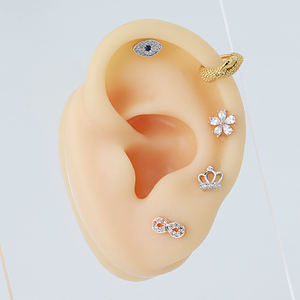 Boucles d'oreilles plaquées or à dos plat avec déclaration personnalisée en gros - Product Image 6