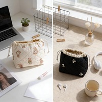 Sac de maquillage matelassé en toile tendance, nouveau, vente en gros d'usine, simple, portable, pour femme, avec impression mignonne, sac cosmétique à cordon de serrage TWGZ