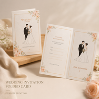 Invitation de mariage pliée sur mesure, carte bi-pliante en papier texturé avec croquis des mariés et ornements floraux délicats