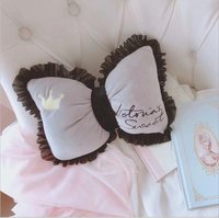 Oreiller en peluche personnalisé quantité minimale de commande bas conception personnalisée peluche mignon couronne noeud papillon oreiller en peluche logo personnalisé oreiller en peluche poupée