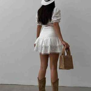 Ensemble deux pièces de luxe pour femme, robe en dentelle superposée, mini-robe brodée en coton doux, personnalisable, vente en gros - Product Image 3