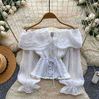 Chemisier élégant à épaules dénudées et volants, manches longues, avec laçage, style peplum, pour femme, collection automne 2026