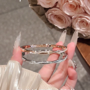 Jijia Pulsera de Ondas en Espiral Trenzada para Mujer, Brazalete Estilo <span class=keywords><strong>Dyson</strong></span> en Capas con Alta Retención de Color Mobius Fashion Banglesa - Product Image 1