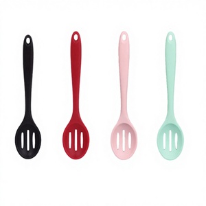 Juego de Cucharas para Servir Pasta de Silicona, 4 Piezas, Resistentes al Calor, Aptas para Alimentos, en Negro, Rojo, Rosa y Verde Menta - Product Image 2