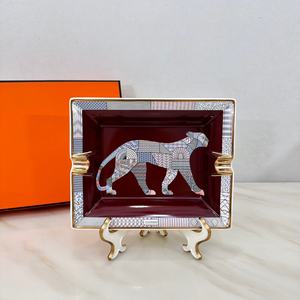 Cenicero de Cerámica Artístico Portátil con Forma de Animal, Cuatro Orificios, Base Roja, Decoración para el Hogar, Restaurante, Bar, Escritorio - Product Image 4