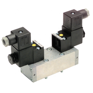 โซลินอยด์วาล์วแบบสปูลนุ่มชนิดควบคุมด้วยลม UM/22000 5/2 หรือ 5/3 UM/22253/6123 UM/22253 UM/22253/40 UM/22152/122 - Product Image 1