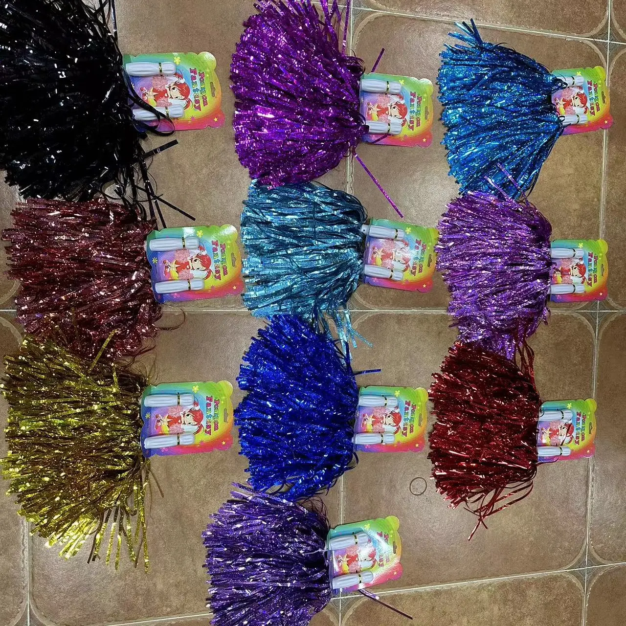 I produttori da 50g vendono direttamente diversi colori di pompon cheerleader sportivi in metallo da cheerleader per animali domestici