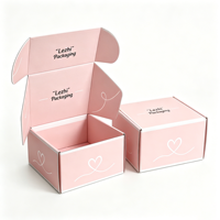 Boîte d'emballage postale en carton ondulé mat pour l'expédition de vêtements, boîte postale en papier avec vernis UV sélectif