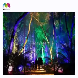 树木上的3D图像项目用于森林照明表演的沉浸式投影
