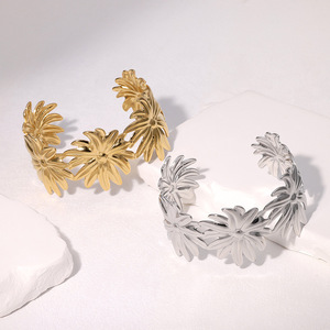 Bracelet pour femme, design marguerite, version large, luxe léger, ne ternit pas, best-seller en Europe et aux États-Unis, tendance et polyvalent. - Product Image 1