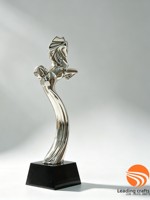 Trophées métalliques sur mesure style Cheval Dragon Volant, oxydation, électrolyse, revêtement en poudre ; Gala annuel haut de gamme pour employés