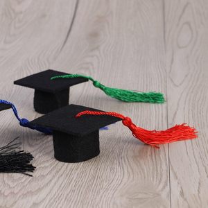 Décorations de bouteilles de vin en forme de mini toque de doctorat avec pompons, pour fêtes à domicile et décorations de table - Product Image 3