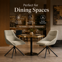 Chaise de salle à manger, tissu texturé gris clair, dossier en forme de coquille avec accoudoirs intégrés, base en métal noir évasée pour hôtel, café et bar