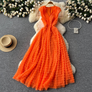 Vestido largo rojo sin mangas con corte en A, volantes escalonados, malla y cuello en V, para fiesta o noche - Product Image 3