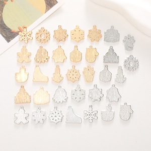 Collier pendentif en alliage de zinc style <span class=keywords><strong>punk</strong></span> avec Père Noël et flocon de neige pour décoration de cadeau - Product Image 2