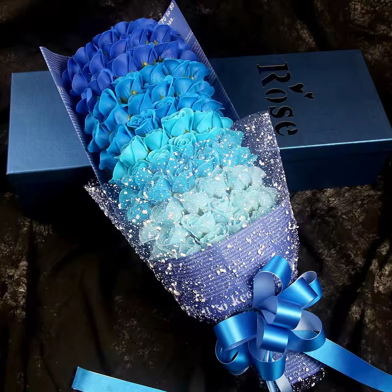 กล่องของขวัญสีน้ำเงินไล่เฉด 99 ดอกกุหลาบสีน้ำเงิน
