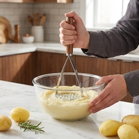 Aardappelstamper van roestvrij staal, aardappelstamper met houten handvat, handmatig keukenhulpmiddel voor aardappelpuree, voor avocado, aardappelen, groenten