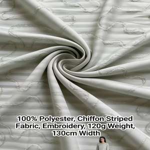 Ce tissu <span class=keywords><strong>en</strong></span> <span class=keywords><strong>crêpe</strong></span> de viscose pure est imprimé, brodé et teint. Il convient aux sherwani, kurti, lahenga et autres vêtements de cérémonie. - Product Image 6