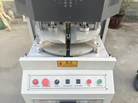 Machine de soudage UPVC à angle arbitraire monopoint contrôlée par PLC avec extrusion secondaire pour cadre de fenêtre spécial en PVC