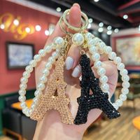 Élégant porte-clés tour Eiffel avec strass et fausse perle, accessoire tendance pour sac à main, pendentif pour femme