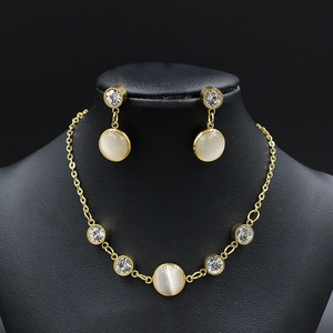 Ensemble de bijoux élégant pour femmes, collier et boucles d'oreilles en acier inoxydable plaqué or 18 carats avec opale brillante et diamants, magnifique - Product Image 2