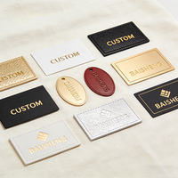 Étiquette suspendue artisanale personnalisée, insert double couche en cuir PU, feuille d'or, œillets en laiton multi-formes, étiquette cadeau faite à la main