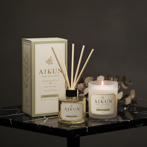ชุดน้ำหอมปรับอากาศแบบก้านไม้หอม กลิ่น Sage Green ของ Aikun ขนาด 100 มล. บรรจุในขวดแก้วทรงกลม พร้อมสติกเกอร์และกล่องของขวัญ  รับผลิตจำนวนน้อยได้ ตอบสนองรวดเร็ว กลิ่นหอมติดทนนาน มีกลิ่นให้เลือกหลากหลาย - Product Image 1