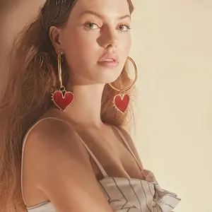 Anting-Anting Menjuntai Liontin Hati Merah Gadis Bohemian Perhiasan Mode Anting-Anting Statement Emas Anting-Anting Cantik