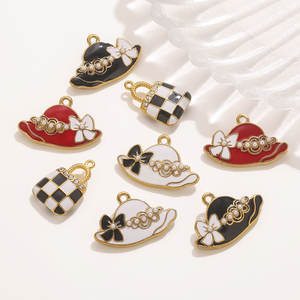 Jimat topi & tas tangan Enamel | 18K PVD berlapis emas baja tahan karat liontin topi mode wanita dengan mutiara & pita untuk membuat perhiasan - Product Image 2