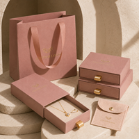 Boîte à bijoux en papier personnalisée, emballage de luxe rigide avec tiroir, insert en velours, ruban de tirage et logo en feuille d'or pour boucles d'oreilles
