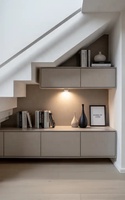 Meubles de rangement modulaires écologiques et modernes pour sous-escalier, incluant des étagères à livres et des rangements pour jouets, pour appartement et salon