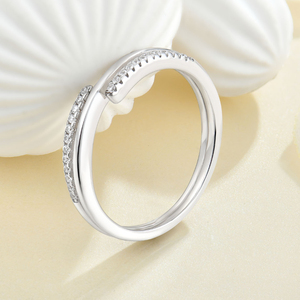 Anillo de Eternidad Redondo de Plata de Ley 925 con Circonitas Cúbicas, Bañado en Rodio, Diseño de Doble Banda Trenzada, Anillo de Aniversario de Bodas, Venta al por Mayor - Product Image 4