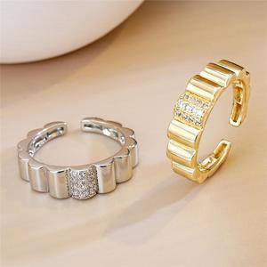 Anello regolabile con design personalizzato, gioiello unisex alla moda per tutti i giorni - Product Image 3