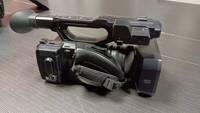 Caméscope professionnel Panasonic AG-UX90 4K avec zoom optique 20x, fixation épaule et écran tactile 3,5 pouces