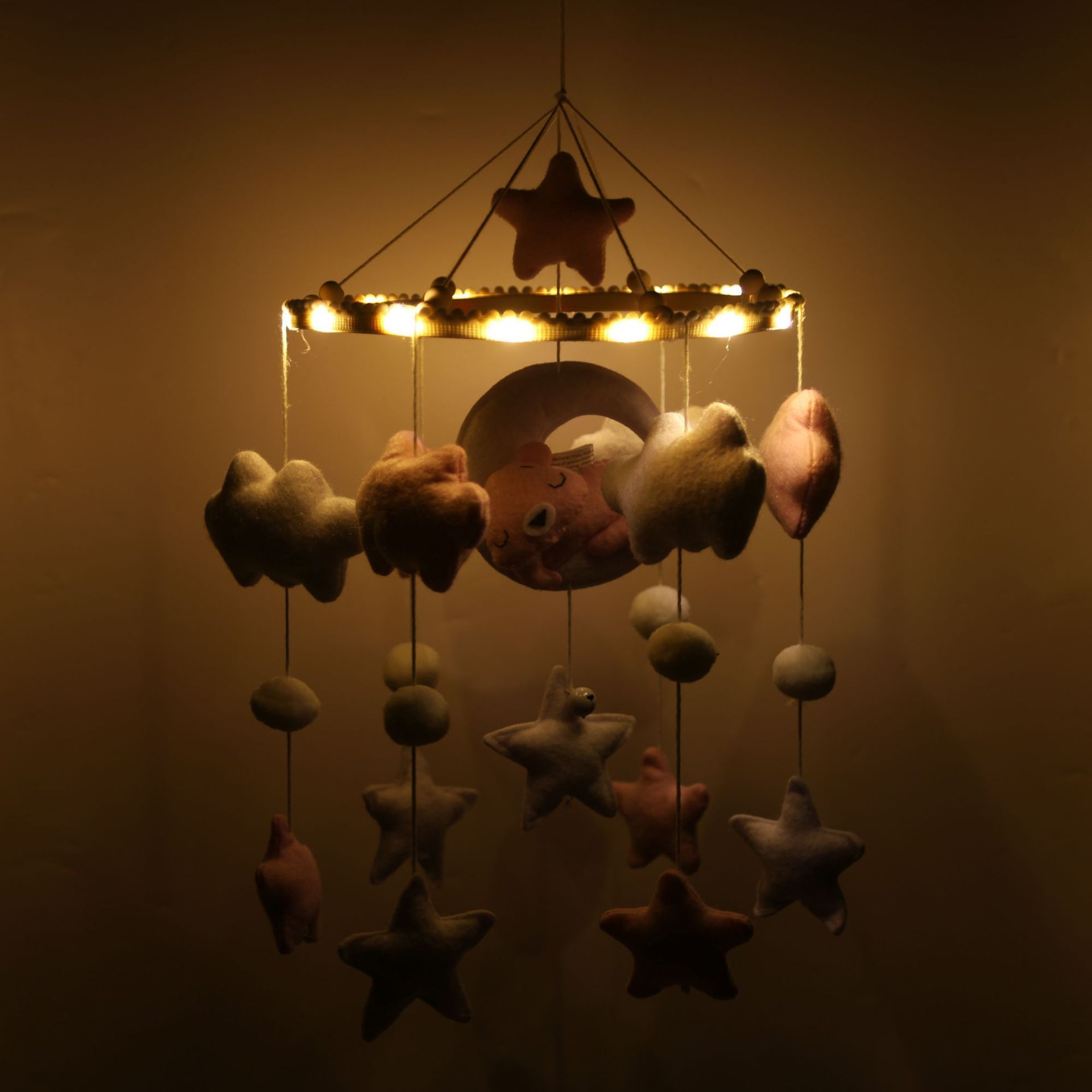 Orso lunare rosa con luce
