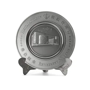 Plaques Récompenses Fournisseur Personnalisé En Relief En Alliage De Zinc Mat Argent 3d Logo Gravure Plaque Commémorative Souvenir Plaque Métallique