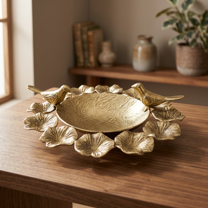 Plato Decorativo de Metal Hecho a Mano con Forma de Flor y Diseño Tradicional Chino Pintado a Mano - Product Image 3