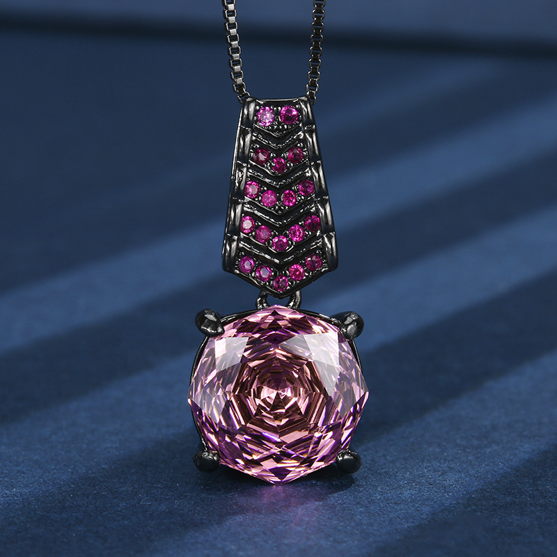 Pendentif rose séchée en or noir avec chaîne vénitienne