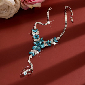 Chaîne de cheville haut de gamme pour l'été, bijoux de plage, chevillères de luxe à la mode avec strass et fleurs, chevillère en Y à orteil fendu pour femme - Product Image 4