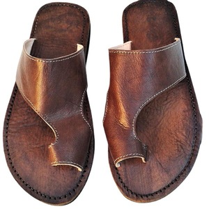 Xinzirain Design personnalisé fait à la main confortable en <span class=keywords><strong>cuir</strong></span> véritable anti-dérapant tongs string arabe golfe hommes pantoufles sandale - Product Image 3